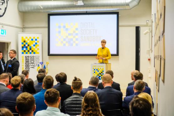 Eesti ja Ukraina hakkavad digiliivakastis e-riiki arendama