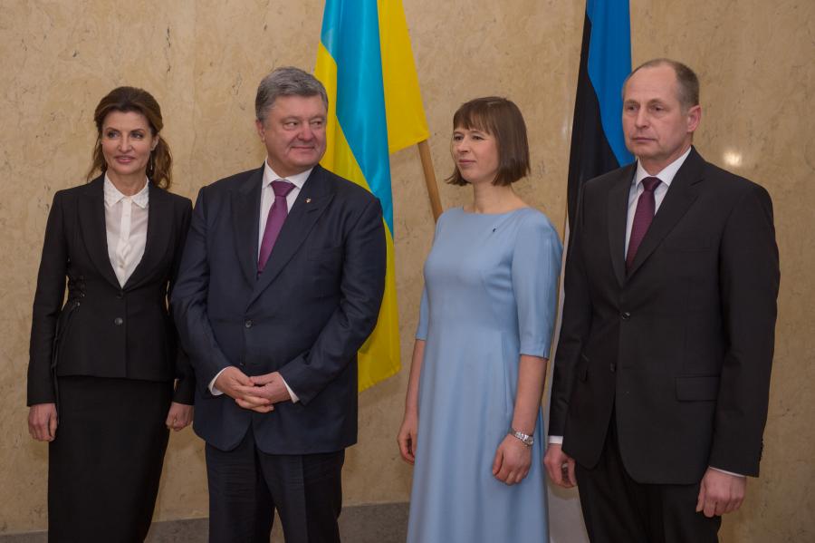 Ukraina presidendi abikaasa Marõna Porošenko, Ukraina president Petro Porošenko, president Kersti Kaljulaid ja presidendi abikaasa Georgi-Rene Maksimovski. 