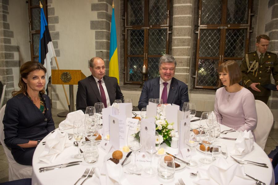 Tallinna Raekojas andis president Kersti Kaljulaid Ukraina riigipeale piduliku õhtusöögi. 